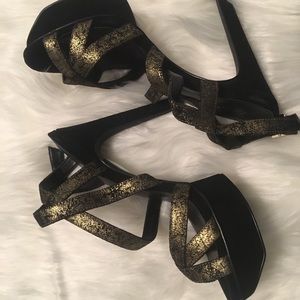 Calvin Klein Platform Heels Size 9 NWT